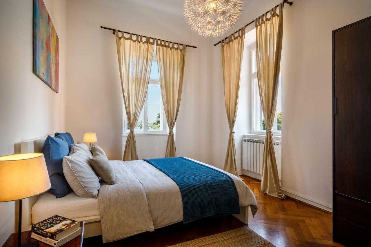 Amphitheatre Premium Apartment With Seaview Pula Exterior photo